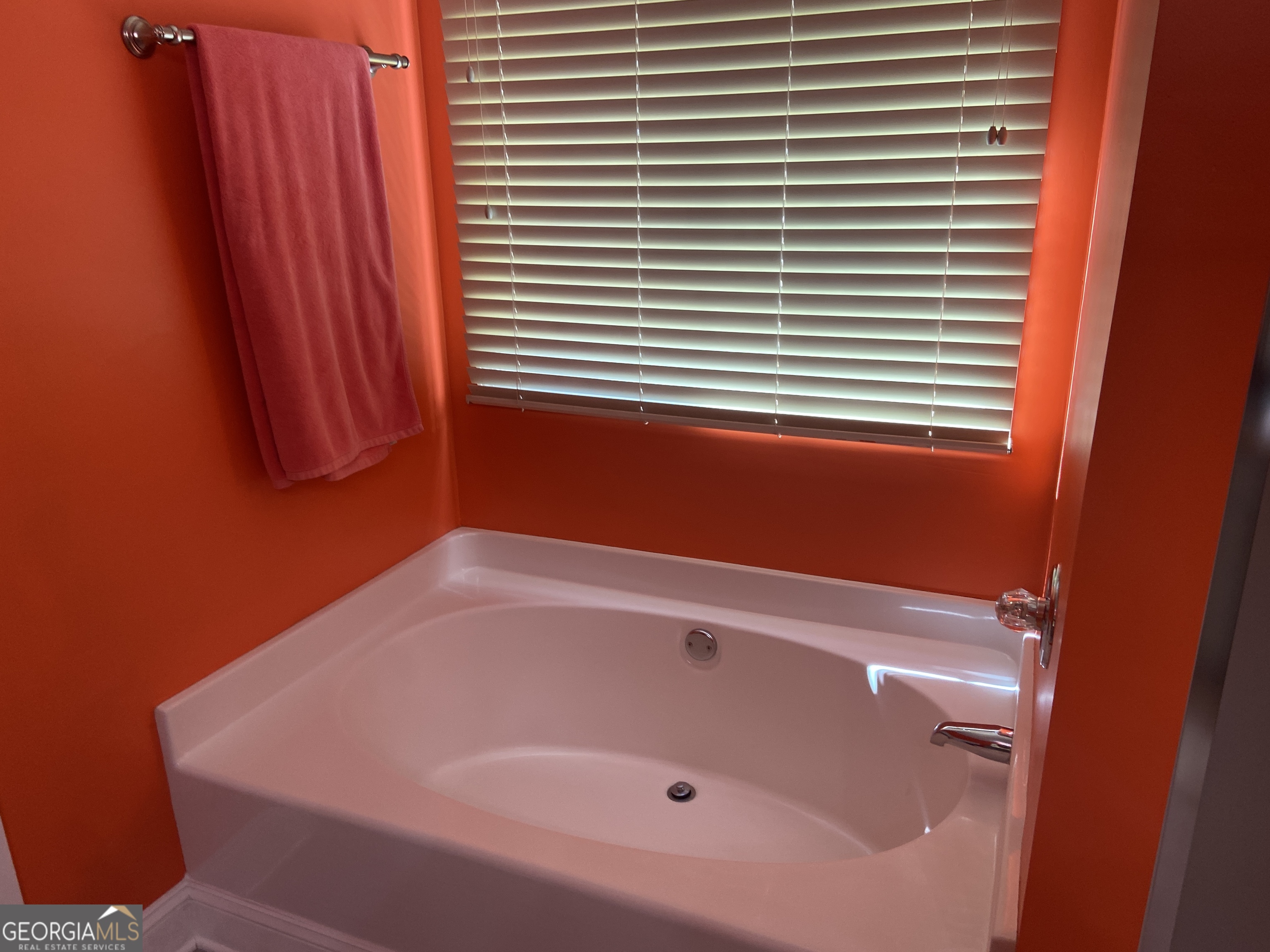 879 Hawk Creek Trail Winder, GA 30680 - Photo 19 of 30 a bathroom with a bathtub