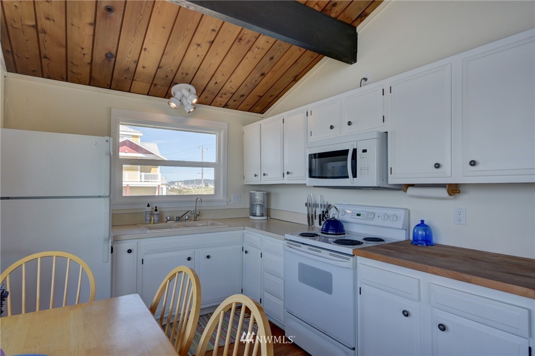 2549 West Beach Road Oak Harbor, WA 98277 - Photo 8 of 25 Gallery Image 8