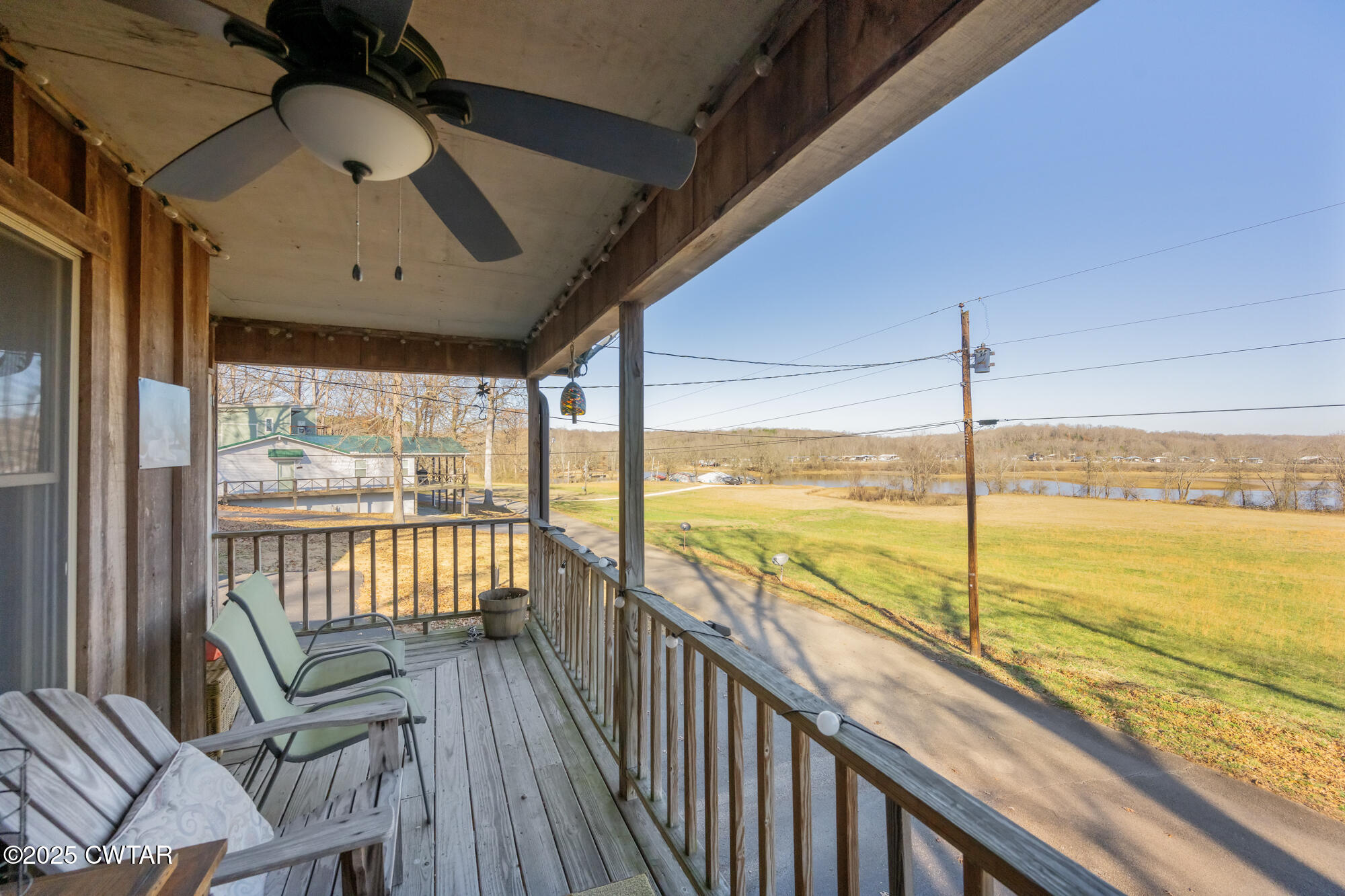 982 Lost Creek Boat Dock Road Decaturville, TN 38329 - Photo 7 of 31 a view of a balcony with ocean view
