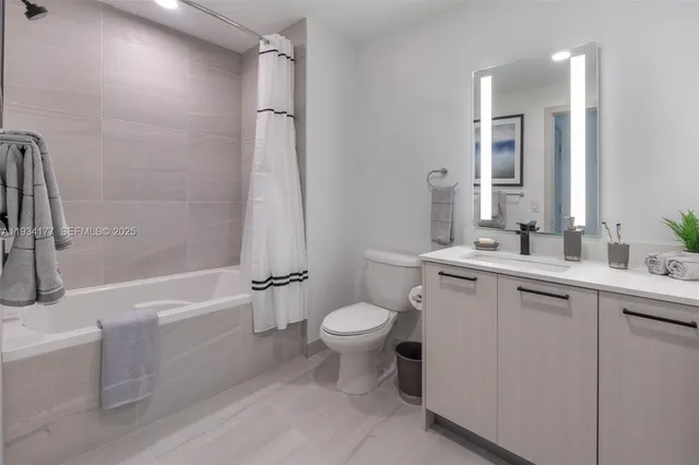 $4,132 | 221 Southwest 12th Street, Unit PH6, Miami, FL 33130