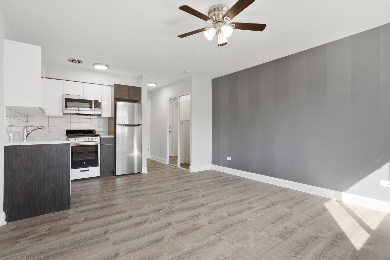 6758 North Sheridan Road, Unit 434 Chicago, IL 60626 - Photo 3 of 13