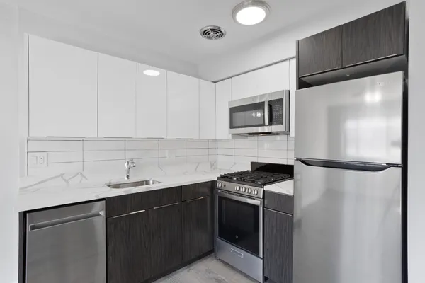 $1,362 | 6758 North Sheridan Road, Unit 434, Chicago, IL 60626