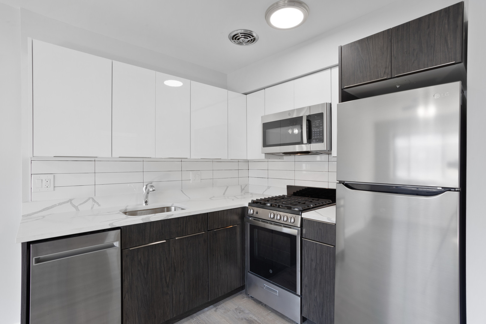 6758 North Sheridan Road, Unit 434 Chicago, IL 60626 - Photo 4 of 13