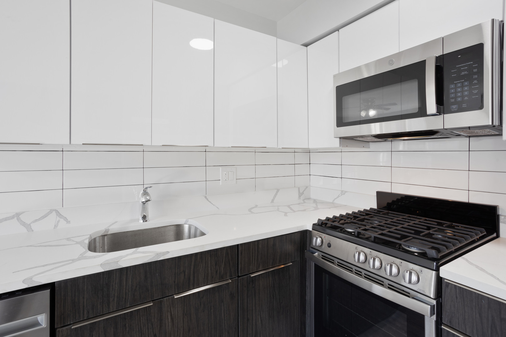 6758 North Sheridan Road, Unit 434 Chicago, IL 60626 - Photo 5 of 13