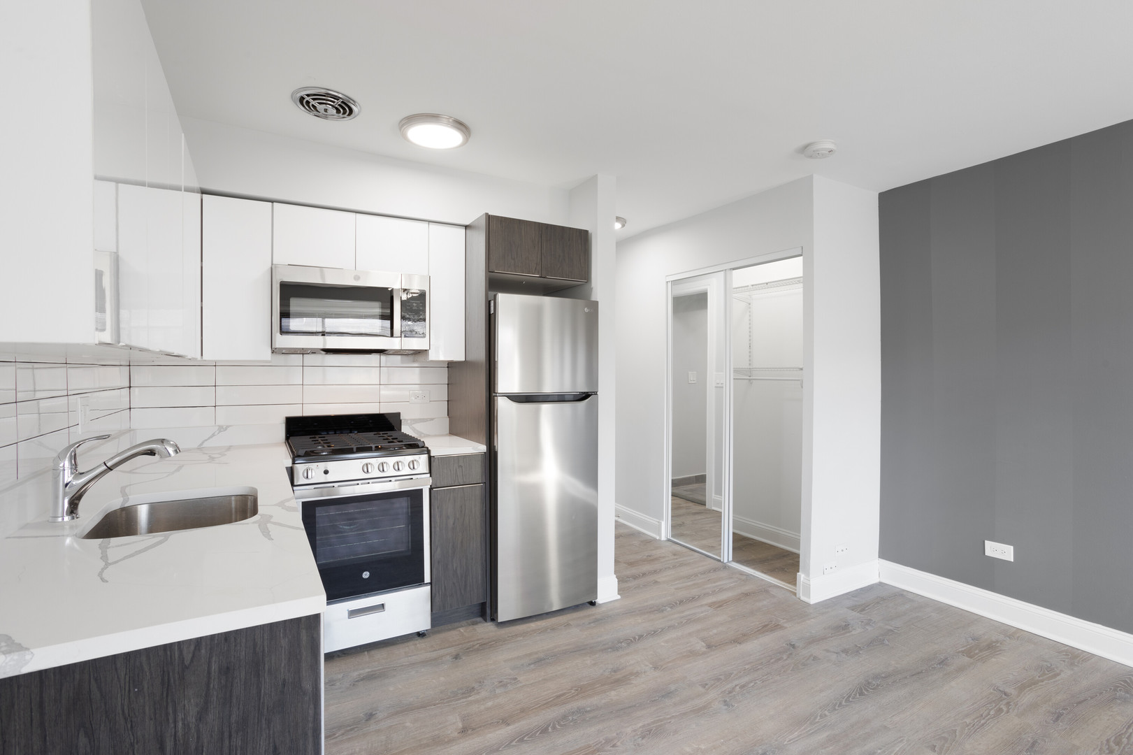 6758 North Sheridan Road, Unit 434 Chicago, IL 60626 - Photo 8 of 13