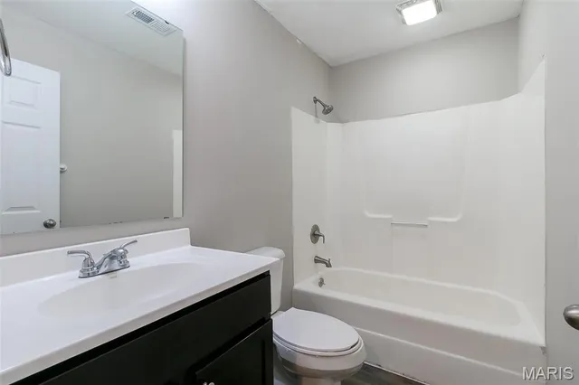 $149,900 | 7 Village W Court, Unit 201, Washington, MO 63090