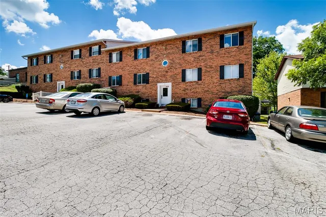 $149,900 | 7 Village W Court, Unit 201, Washington, MO 63090