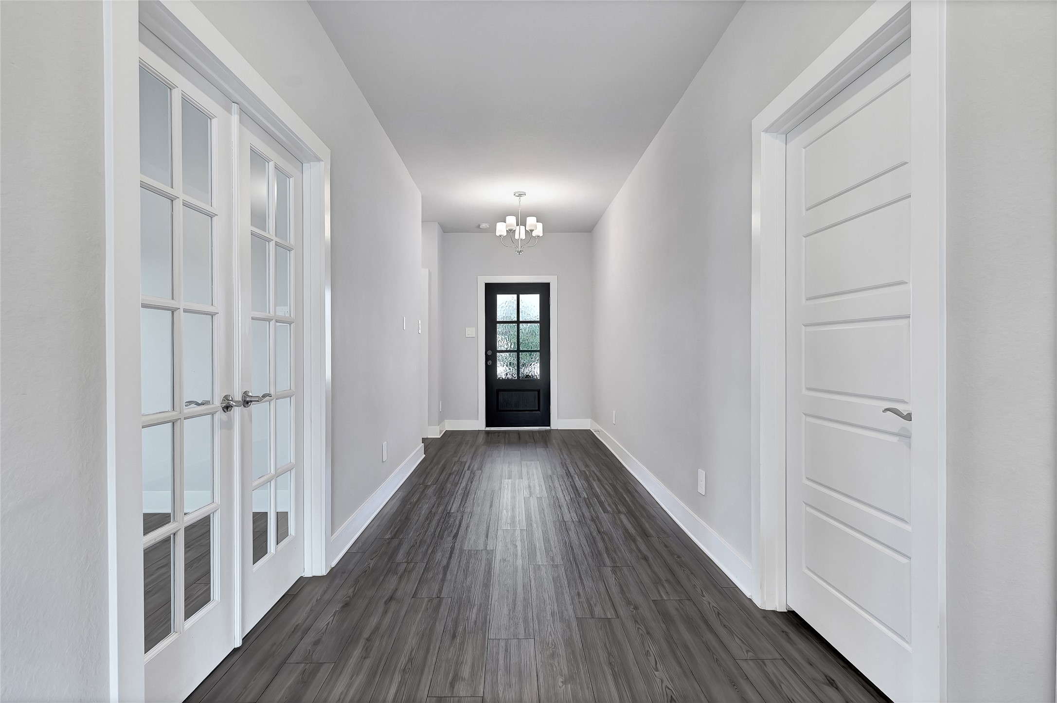 10329 South Goshawk Trail Conroe, TX 77385 - Photo 6 of 46 a view of gallery with wooden floor
