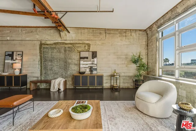 an outdoor view of the patio and dining room