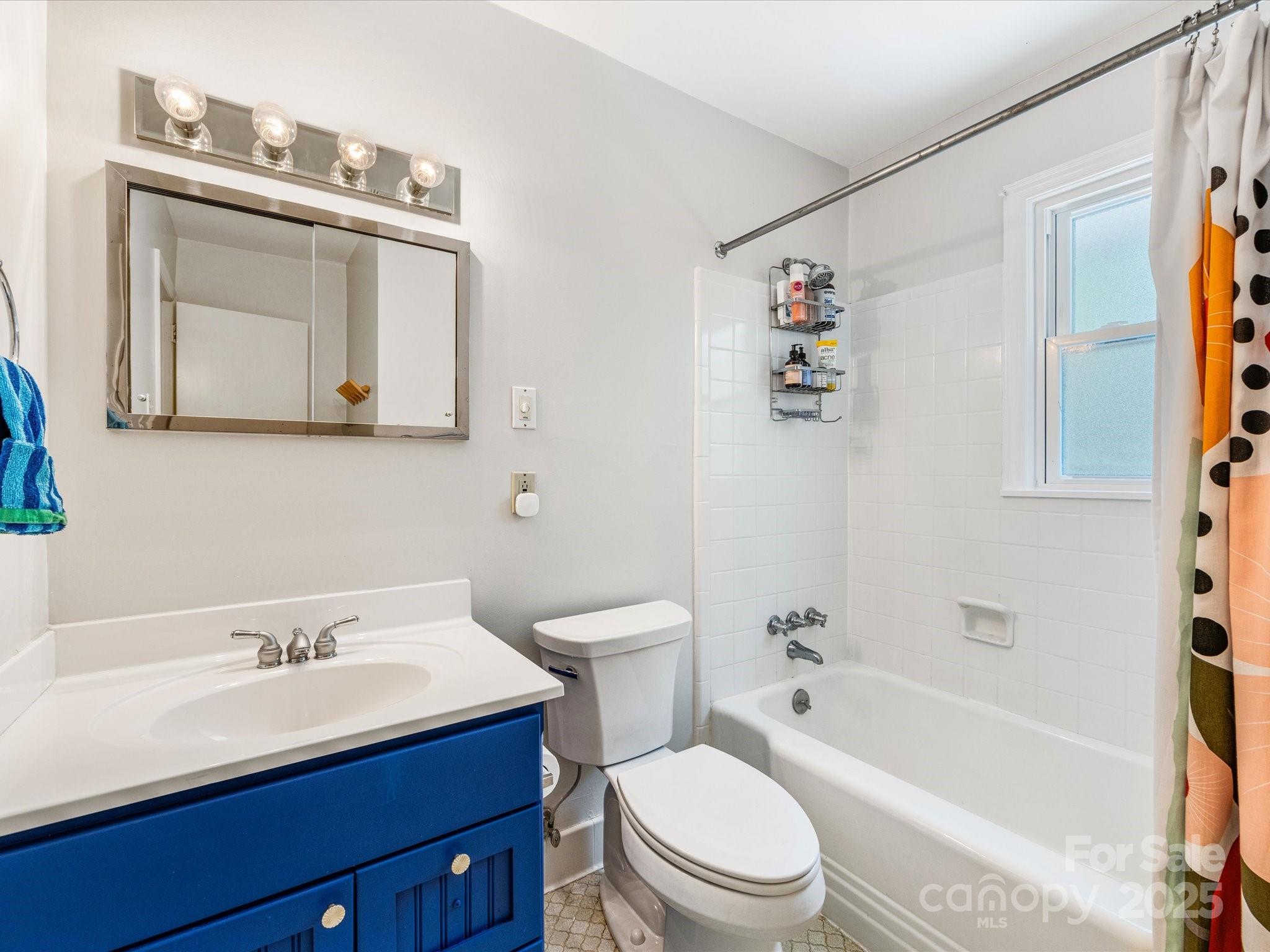 3200 Spring Valley Road Charlotte, NC 28210 - Photo 29 of 45 a bathroom with a sink a toilet and a bathtub