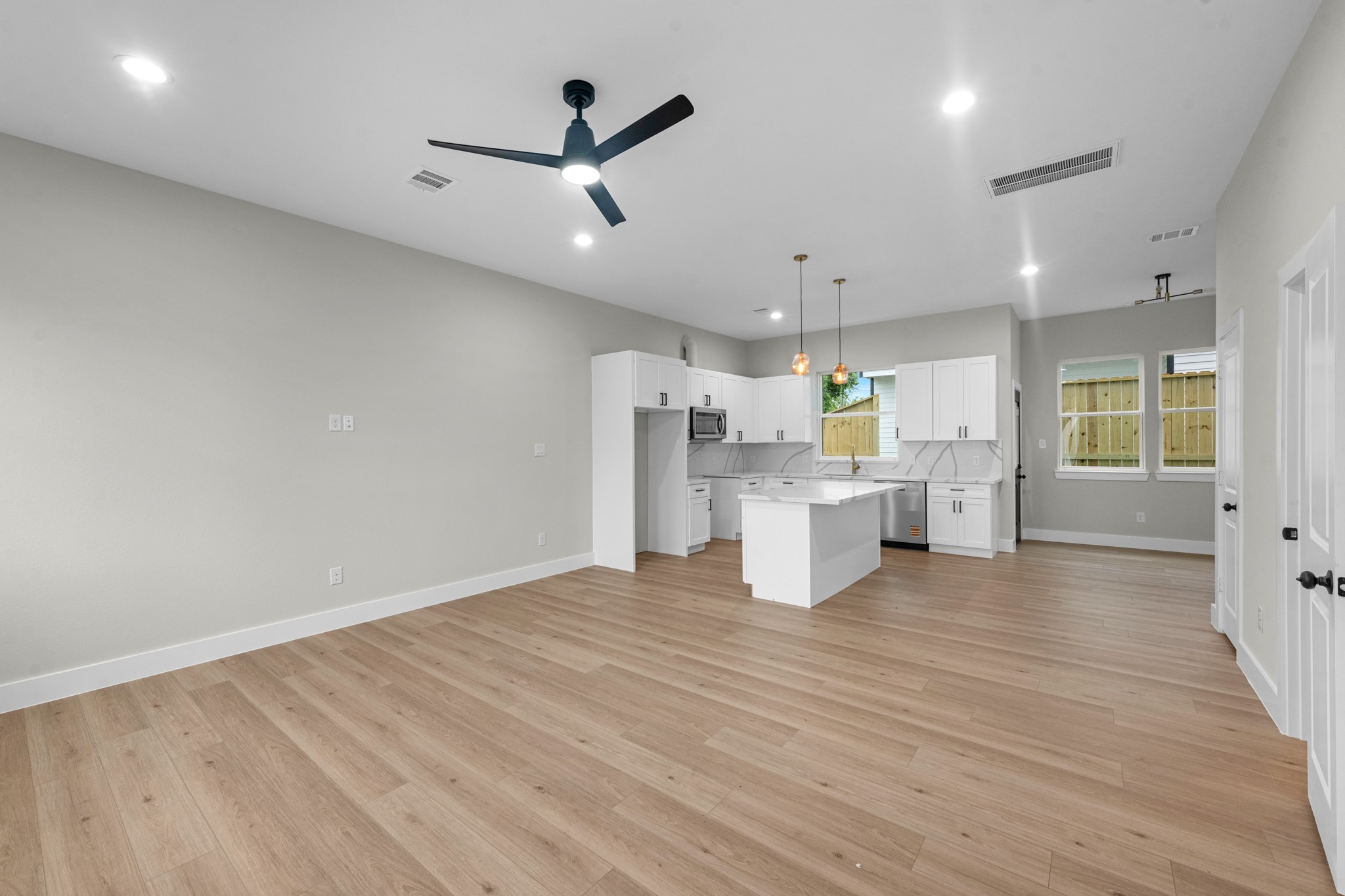2348 Delafield Street Houston, TX 77023 - Photo 4 of 24