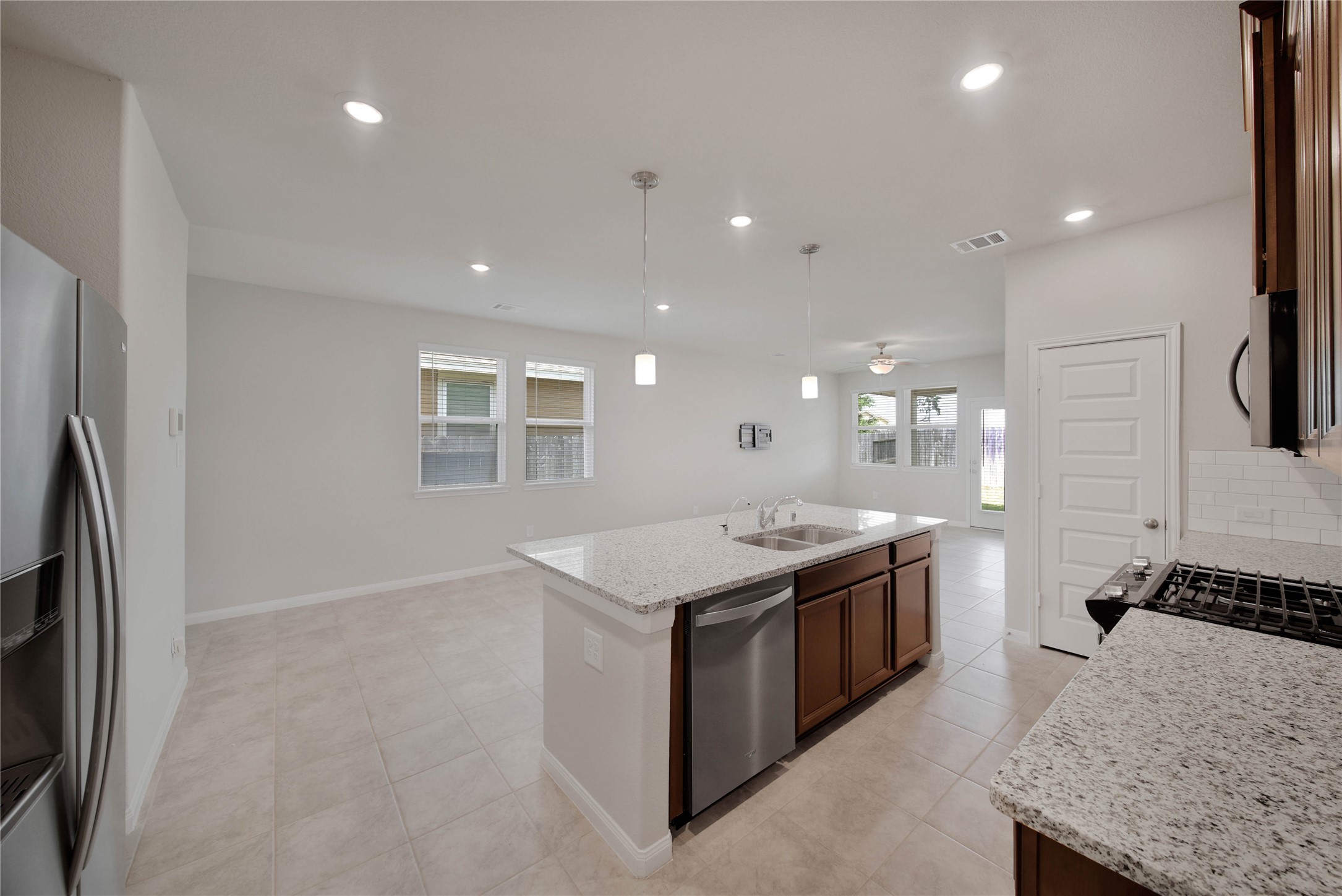 7080 Silverleaf Oak Street Conroe, TX 77304 - Photo 7 of 35 Granite counters, stainless steel appliances, deep double sink, and a refrigerator is included!