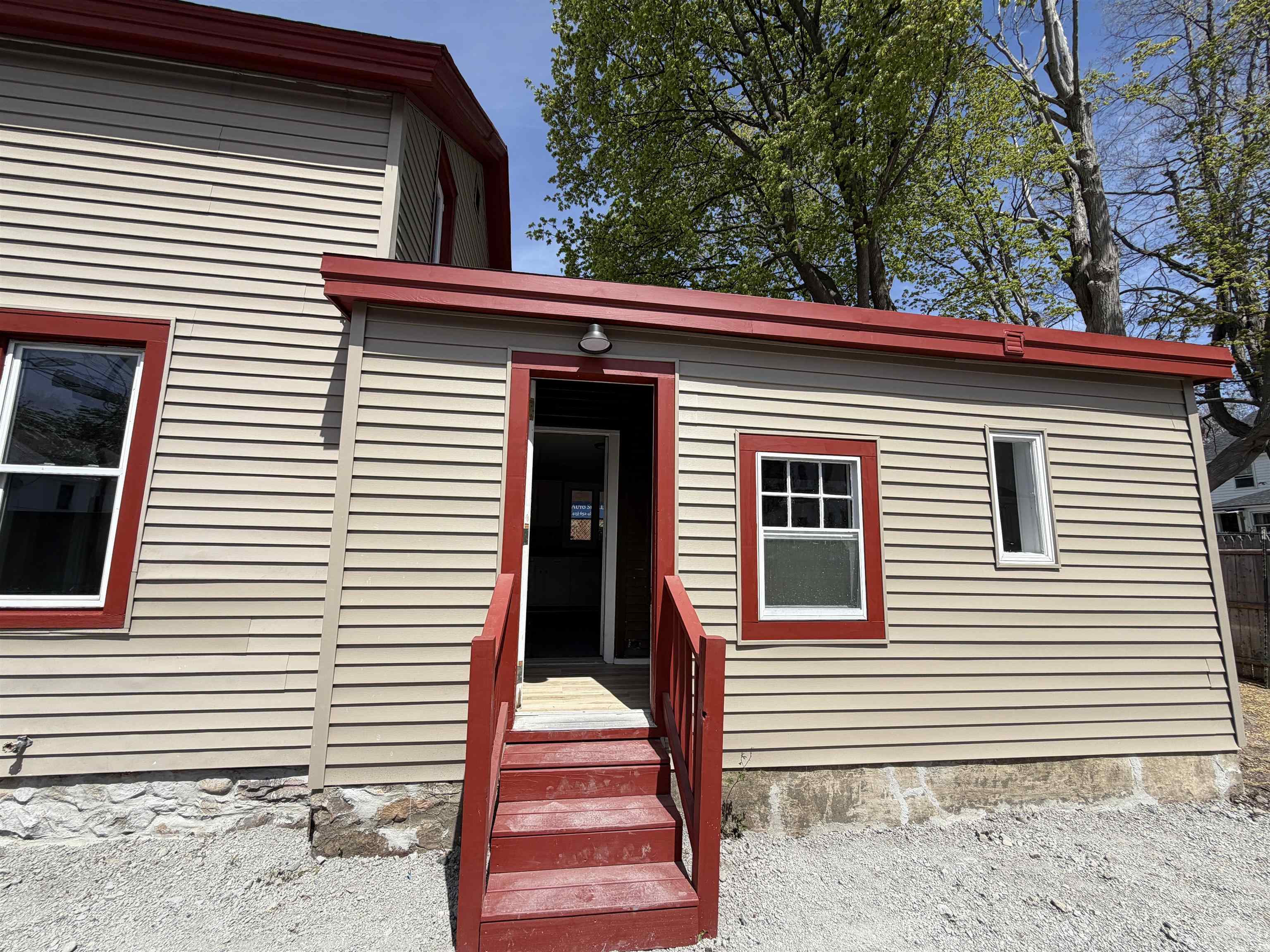 340 Pleasant Street Bennington, VT 05201 - Photo 4 of 24