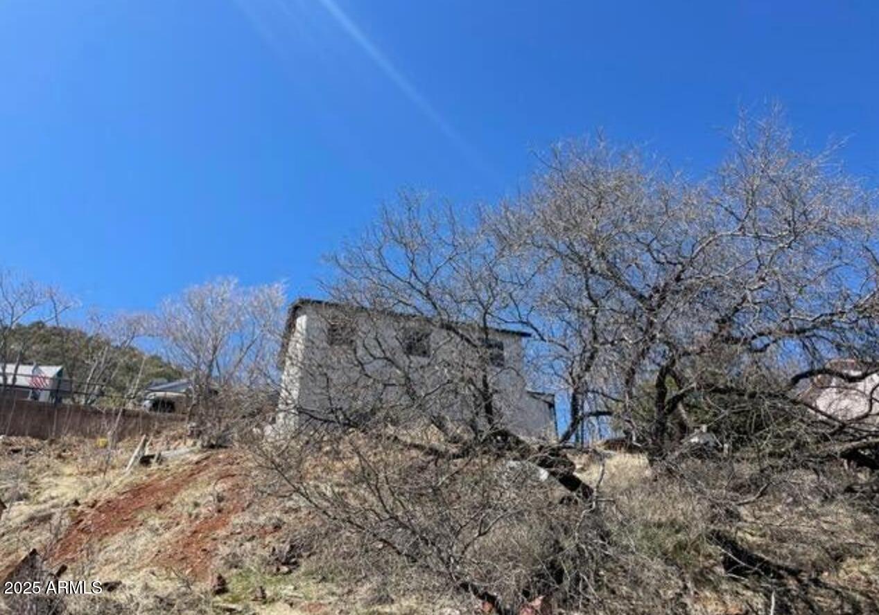 686 Verde Avenue Jerome, AZ 86331 - Photo 3 of 10 a view of a dry yard