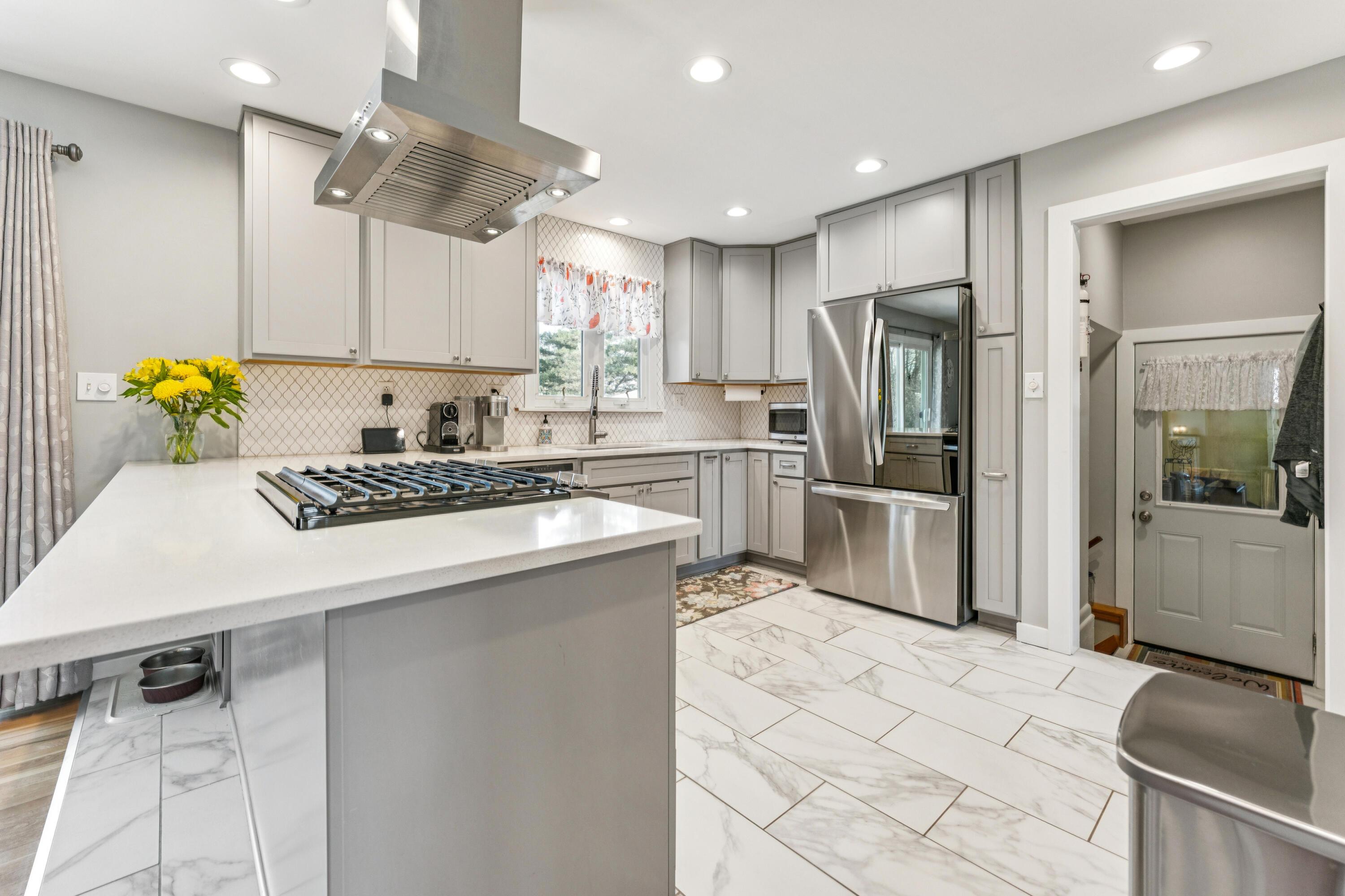8378 Steitz Road Powell, OH 43065 - Photo 14 of 67 Breakfast bar