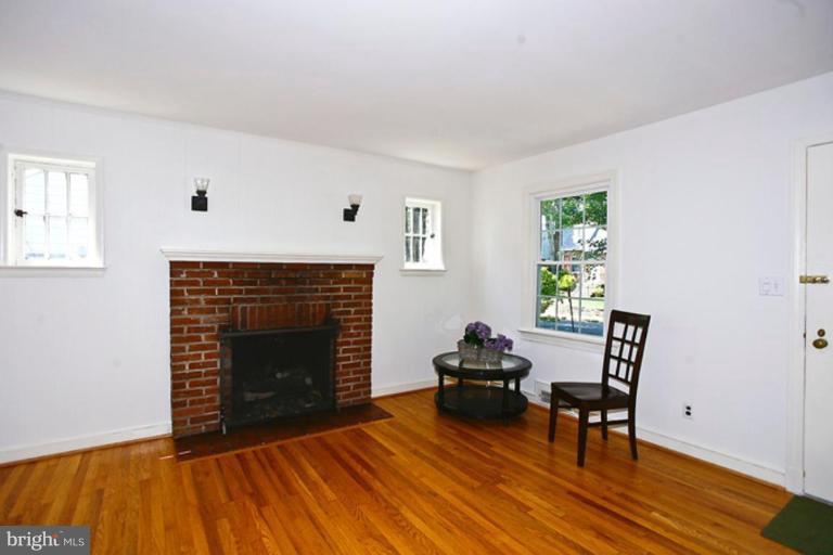 200 West George Mason Road Falls Church, VA 22046 - Photo 16 of 24 Living Room #2