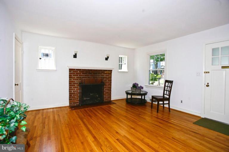200 West George Mason Road Falls Church, VA 22046 - Photo 17 of 24 Living Room