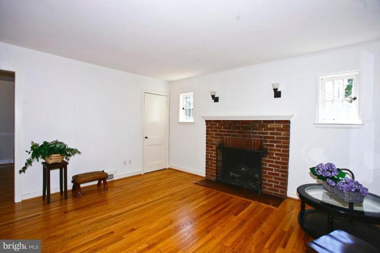 200 West George Mason Road Falls Church, VA 22046 - Photo 18 of 24 Living Room #3