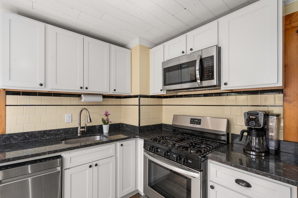 352 Whiting Avenue Dedham, MA 02026 - Photo 3 of 31