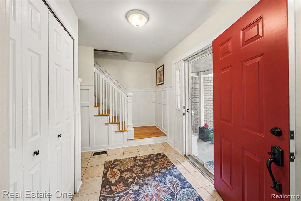 2242 West Wattles Road Troy, MI 48098 - Photo 3 of 30