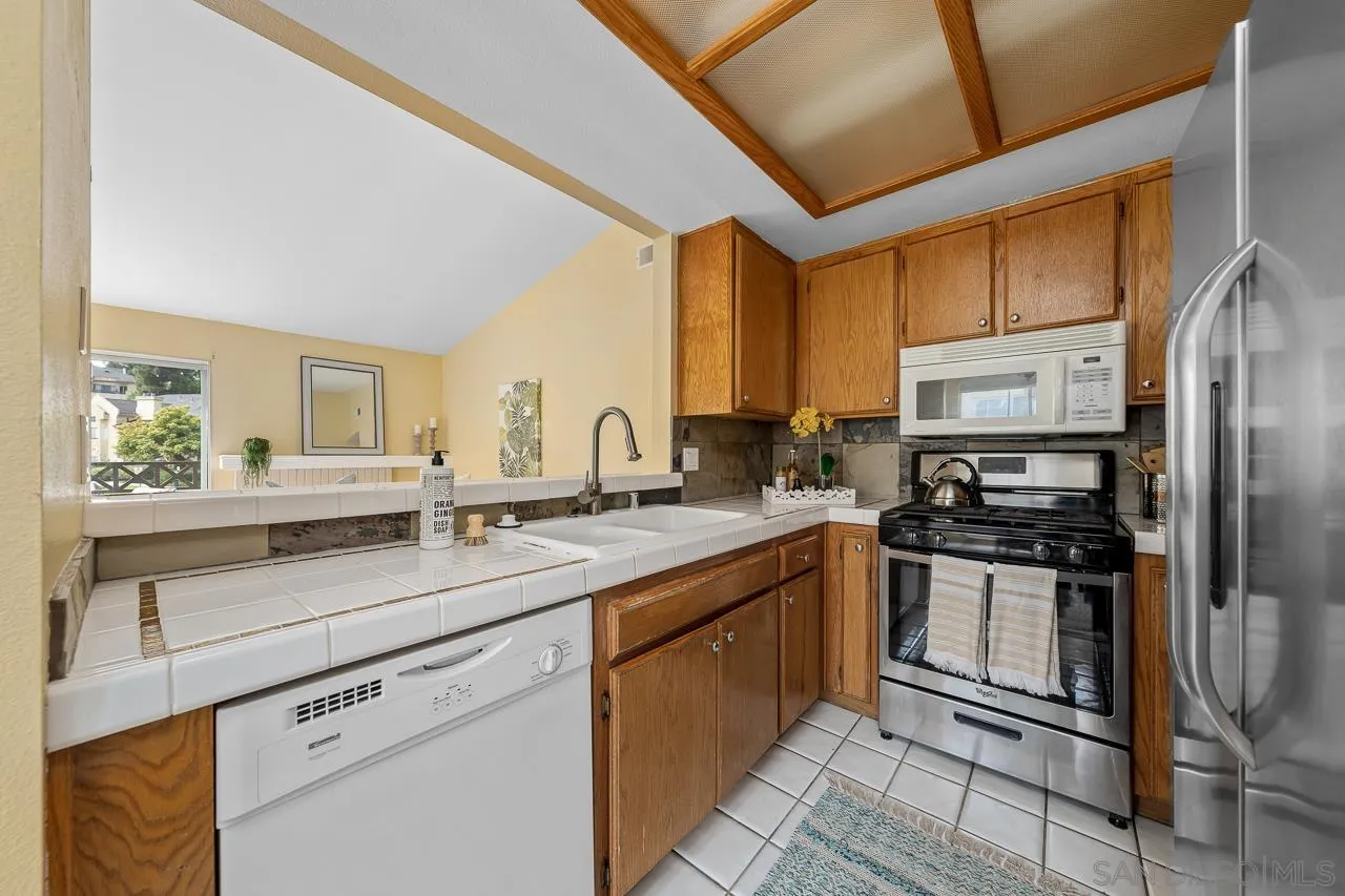 725 Brookstone Road, Unit 203 Chula Vista, CA 91913 - Photo 8 of 27 Gallery Image 8