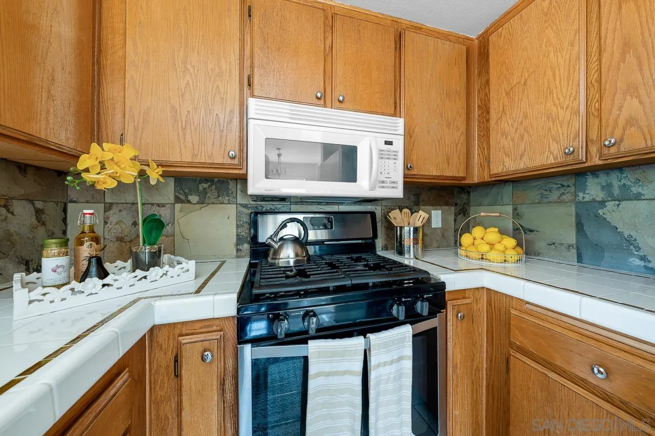 725 Brookstone Road, Unit 203 Chula Vista, CA 91913 - Photo 9 of 27 Gallery Image 9