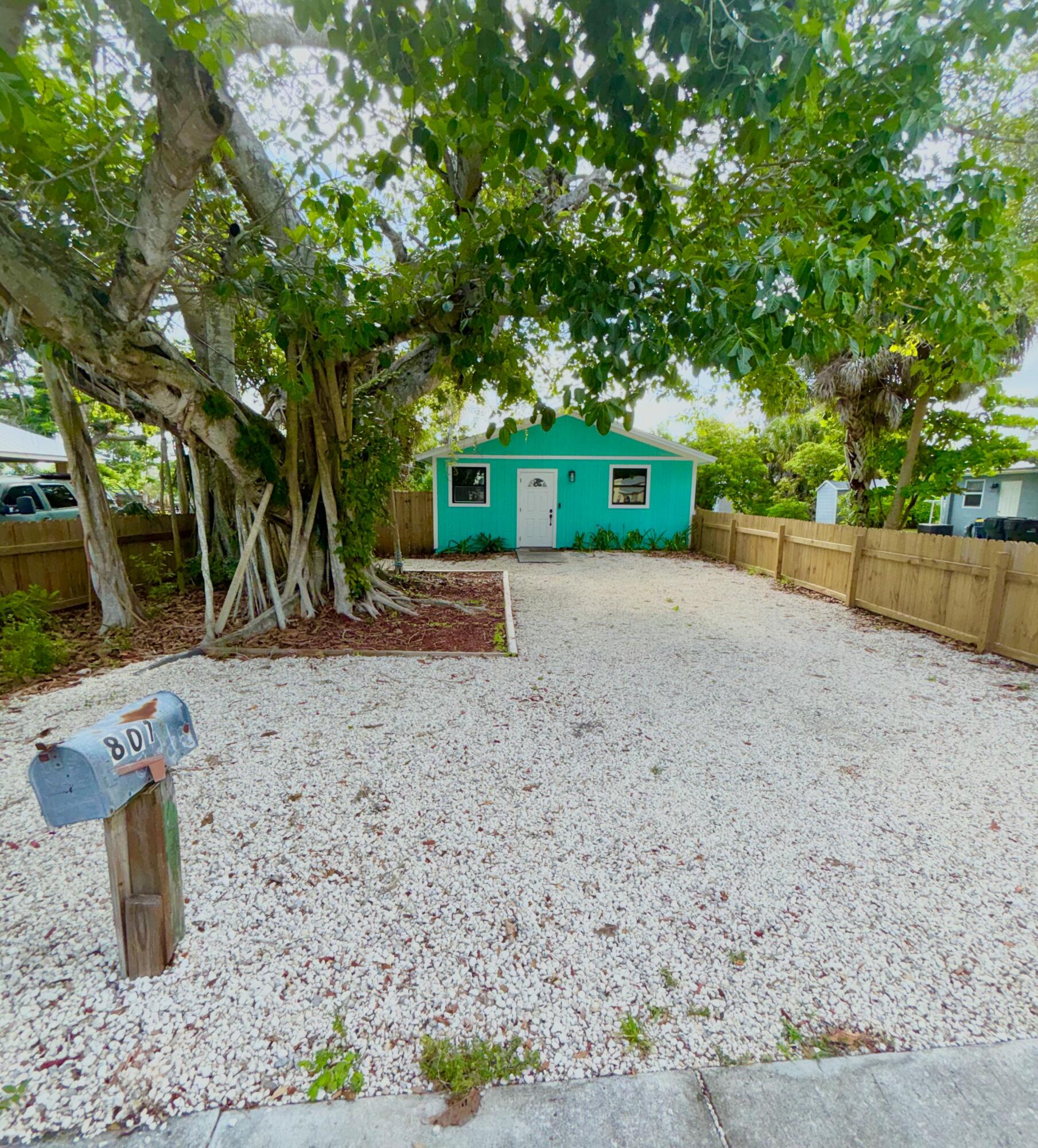 801 Central Avenue Stuart, FL 34994 - Photo 2 of 10 IMG_7018