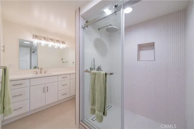 $425,000 | 13902 Thunderbird Drive, Unit 8J, Seal Beach, CA 90740