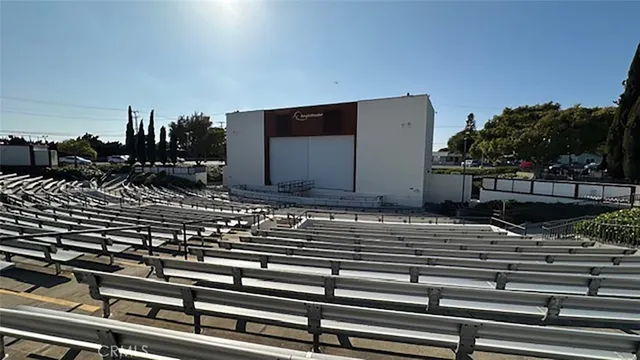 $425,000 | 13902 Thunderbird Drive, Unit 8J, Seal Beach, CA 90740