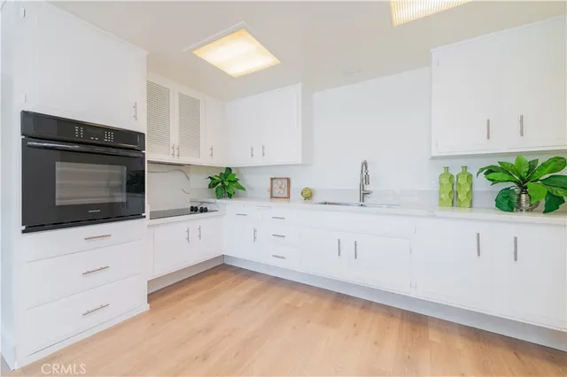 $425,000 | 13902 Thunderbird Drive, Unit 8J, Seal Beach, CA 90740