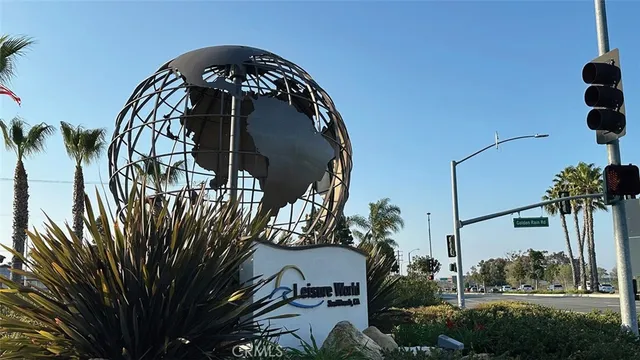 $425,000 | 13902 Thunderbird Drive, Unit 8J, Seal Beach, CA 90740