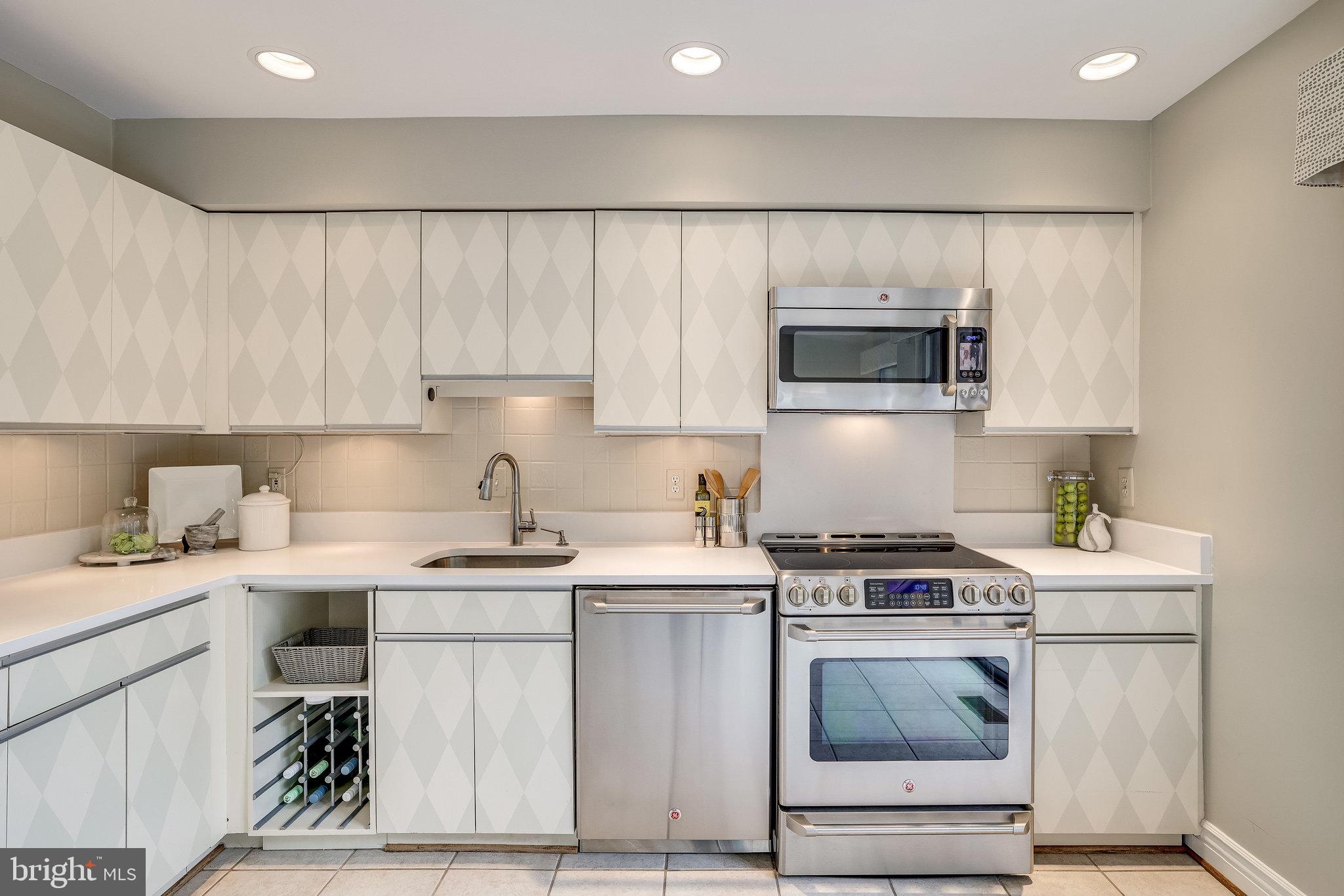 2024 Lakebreeze Way Reston, VA 20191 - Photo 30 of 95 New counters (2022).