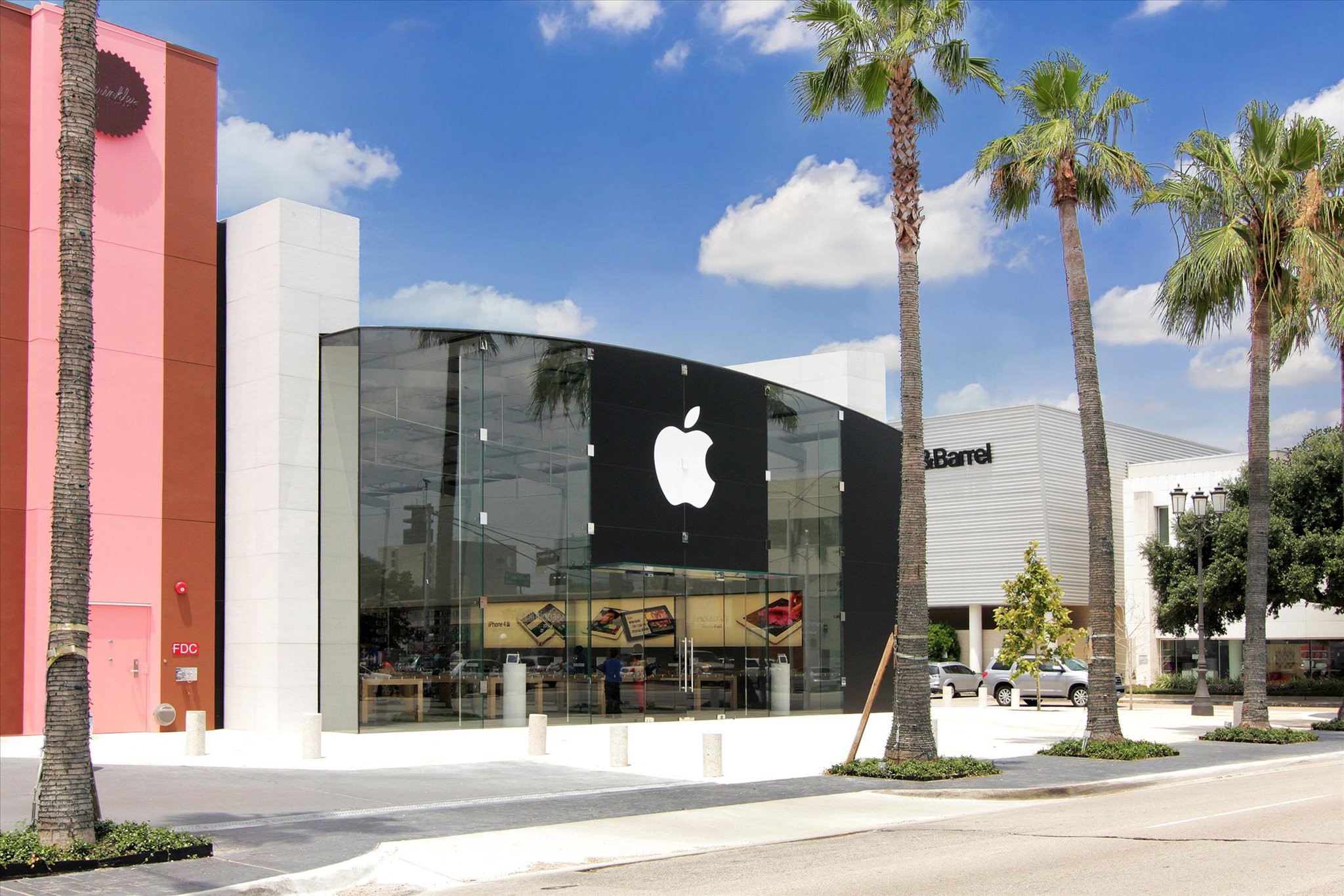 4724 Banning Drive, Unit A Houston, TX 77027 - Photo 34 of 34 Situated just down the street from Houston’s Highland Village, this broad boulevard—lined with majestic palm trees—leads to one of the city’s most prestigious and exclusive shopping destinations. Also nearby is the renowned Central Market grocery store, offering a premier shopping experience.