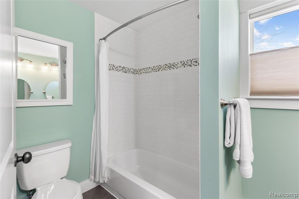 605 Lockwood Road Royal Oak, MI 48067 - Photo 30 of 35