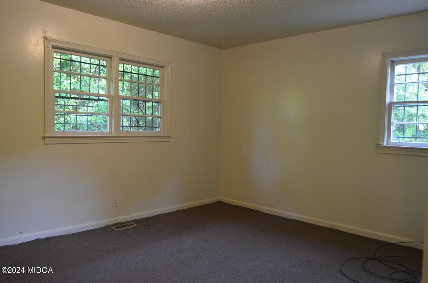 1579 Canterbury Road Macon, GA 31206 - Photo 7 of 15 an empty room with a window