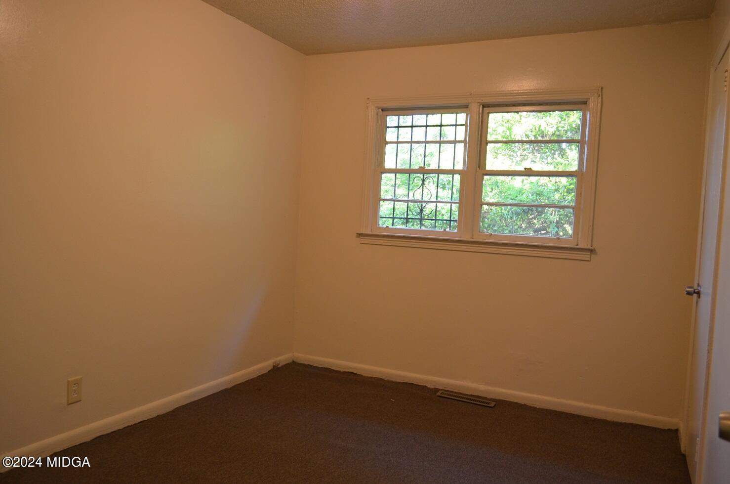 1579 Canterbury Road Macon, GA 31206 - Photo 9 of 15 an empty room with a window