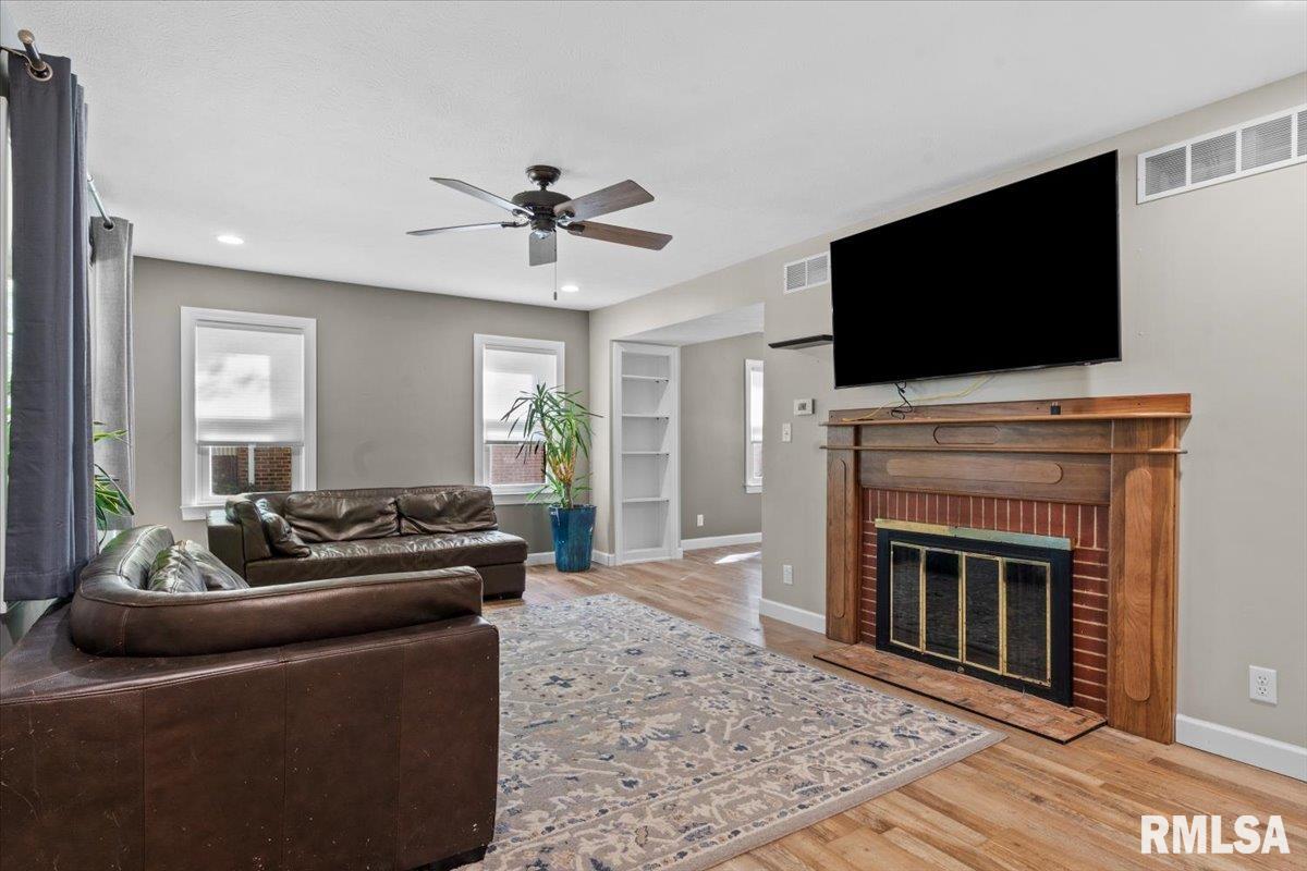 1915 North 6th Street Springfield, IL 62702 - Photo 4 of 31