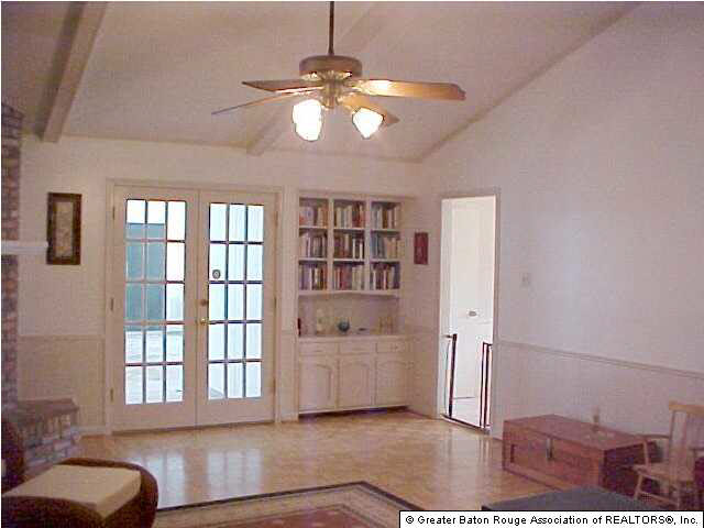 13715 Shady Ridge Avenue Baton Rouge, LA 70817 - Photo 3 of 11 Gallery Image 3