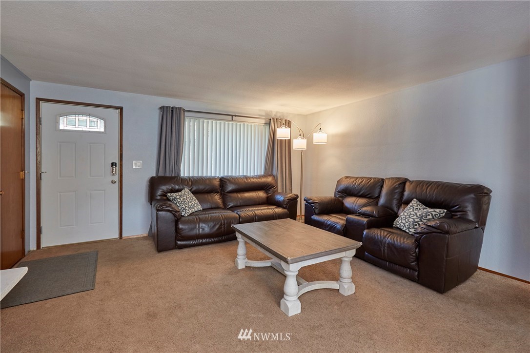 2133 Mitchell Road Southeast Port Orchard, WA 98366 - Photo 5 of 29 Gallery Image 5
