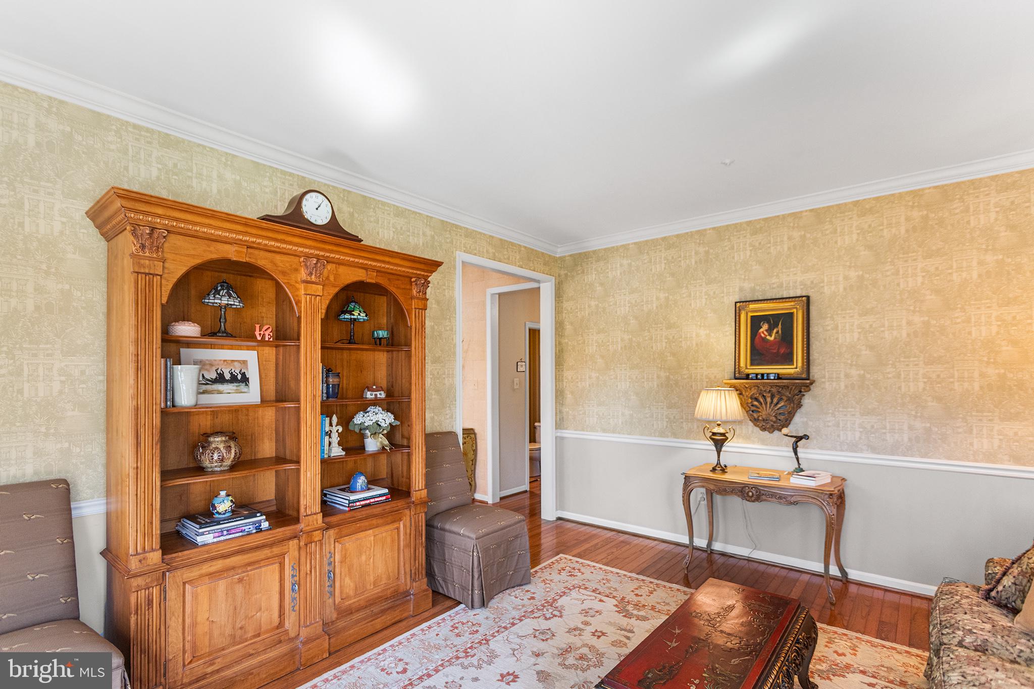 16 Riders Run Newtown Square, PA 19073 - Photo 8 of 49 a living room with furniture