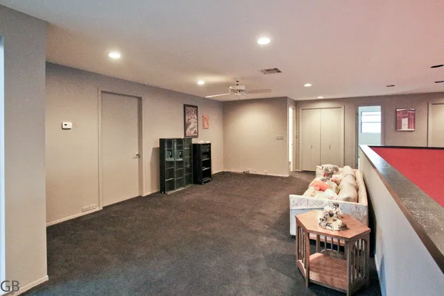 a view of livingroom with furniture