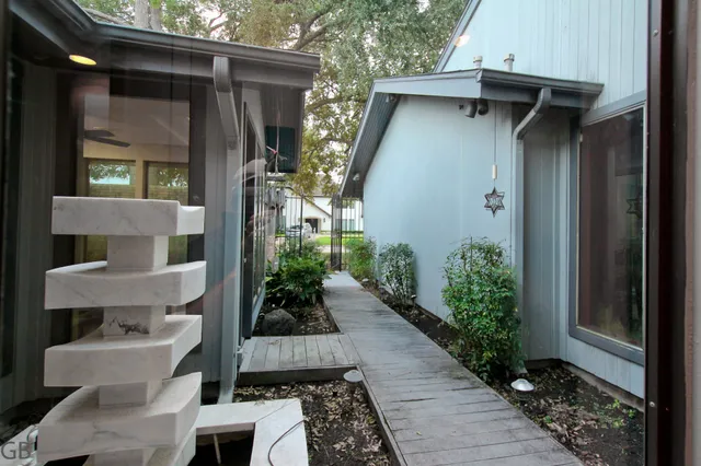 a view of a sky view