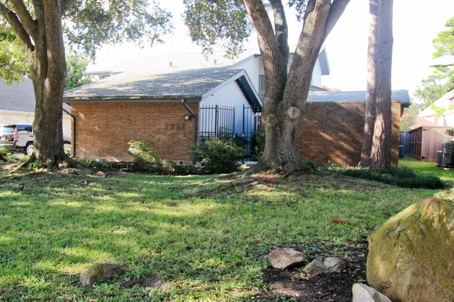 $679,000 | 1234 Sugar Creek Boulevard, Sugar Land, TX 77478
