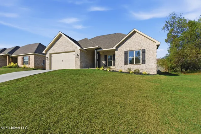 $319,900 | 43 Island Oak, Hattiesburg, MS 39402