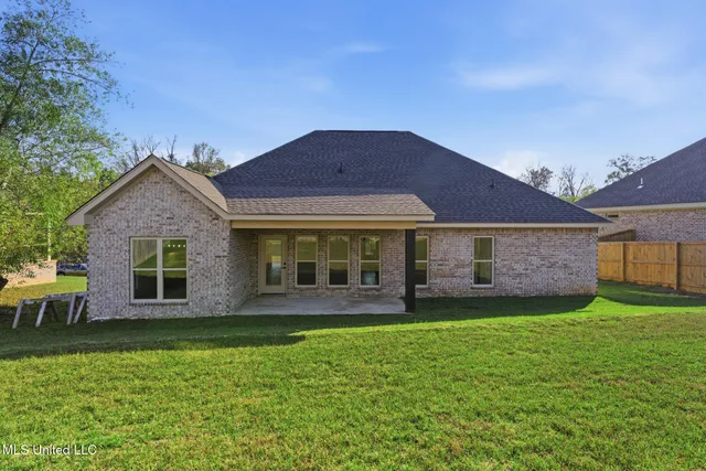 $319,900 | 43 Island Oak, Hattiesburg, MS 39402