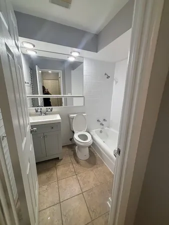 $1,650 | 3161 North Cambridge Avenue, Unit 315, Chicago, IL 60657