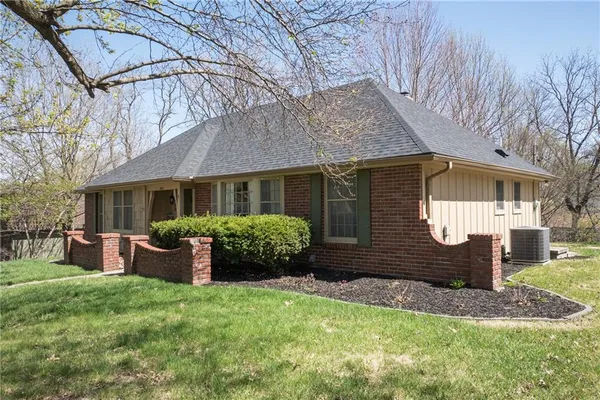 $390,000 | 3607 East Colony Square, St. Joseph, MO 64506