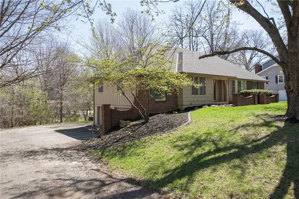 $390,000 | 3607 East Colony Square, St. Joseph, MO 64506