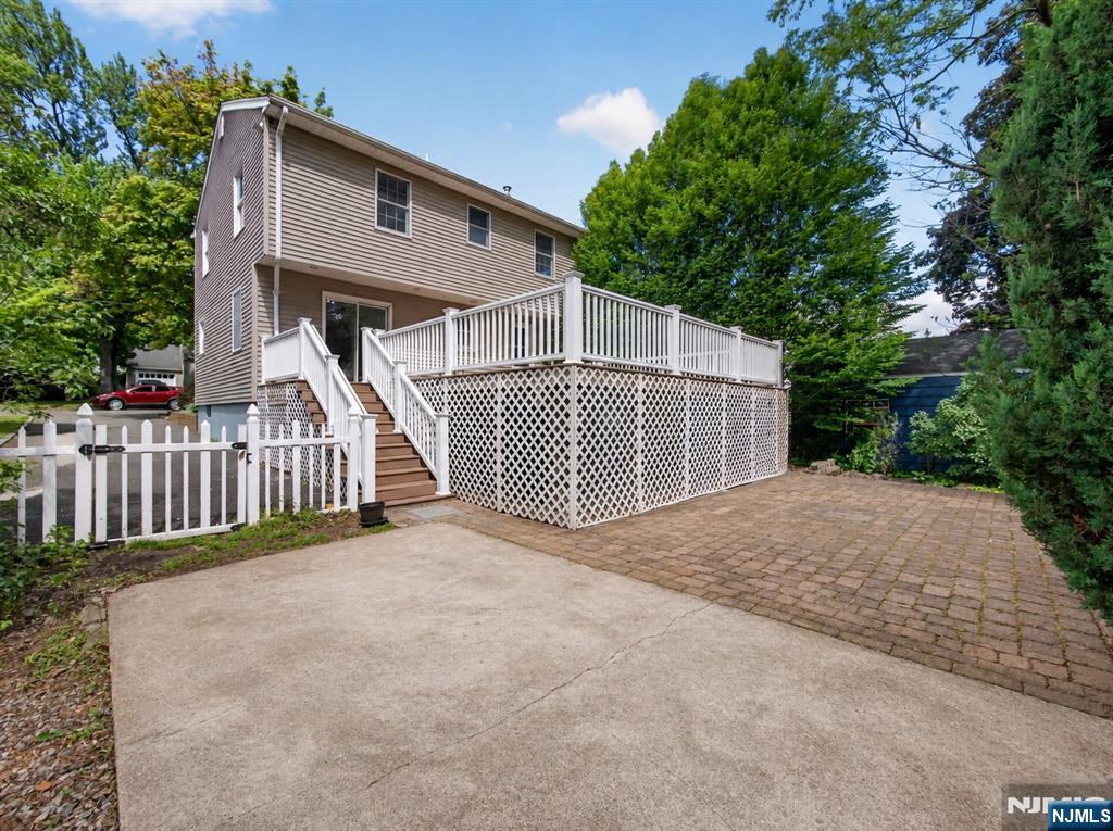 538 Coolidge Place Paramus, NJ 07652 - Photo 33 of 42