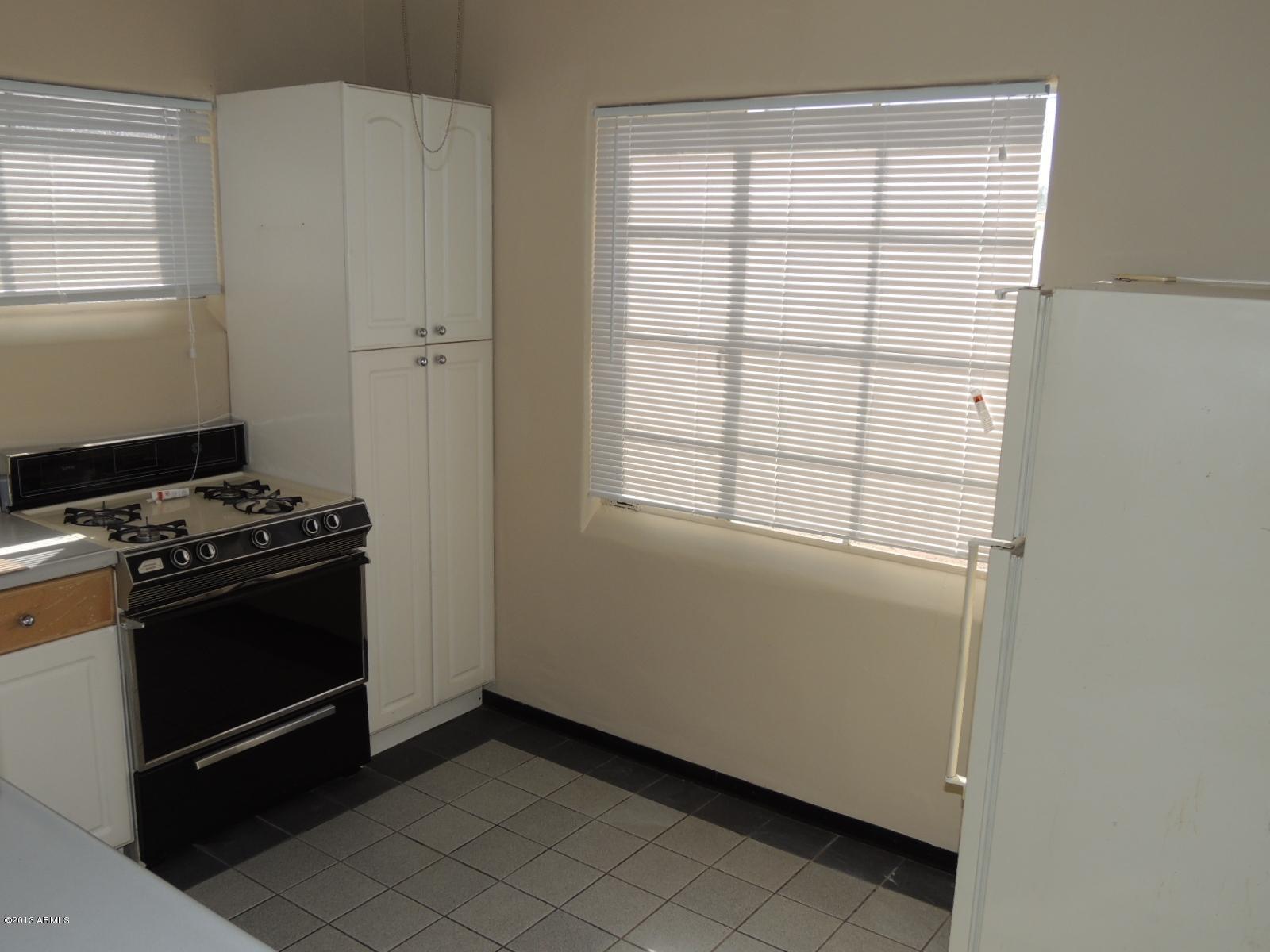 4620 North 10th Place Phoenix, AZ 85014 - Photo 14 of 19 a view of an empty room with a stove